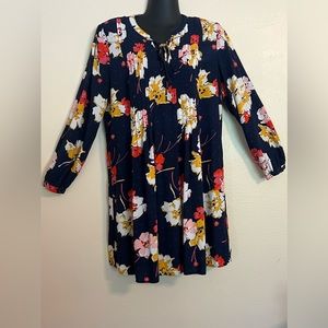 Old Navy. Size M. Easy to slip on & off in one easy over your head motion.